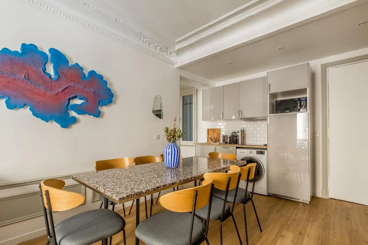 Edgar Suites Martyrs - Lebas Paris 0*,