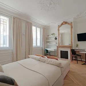 Studio Quartier Champs Elysees 1 Appartement